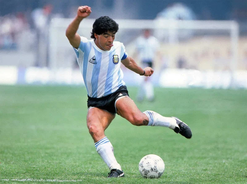 Cố huyền thoại Maradona là playmaker xuất sắc 